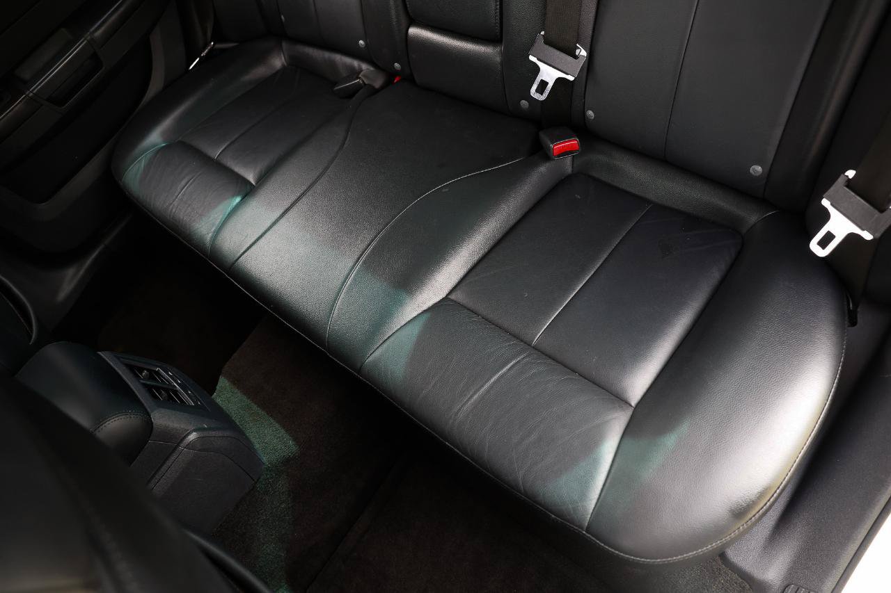 Used 2010 Chrysler 300 Touring RWD image 10