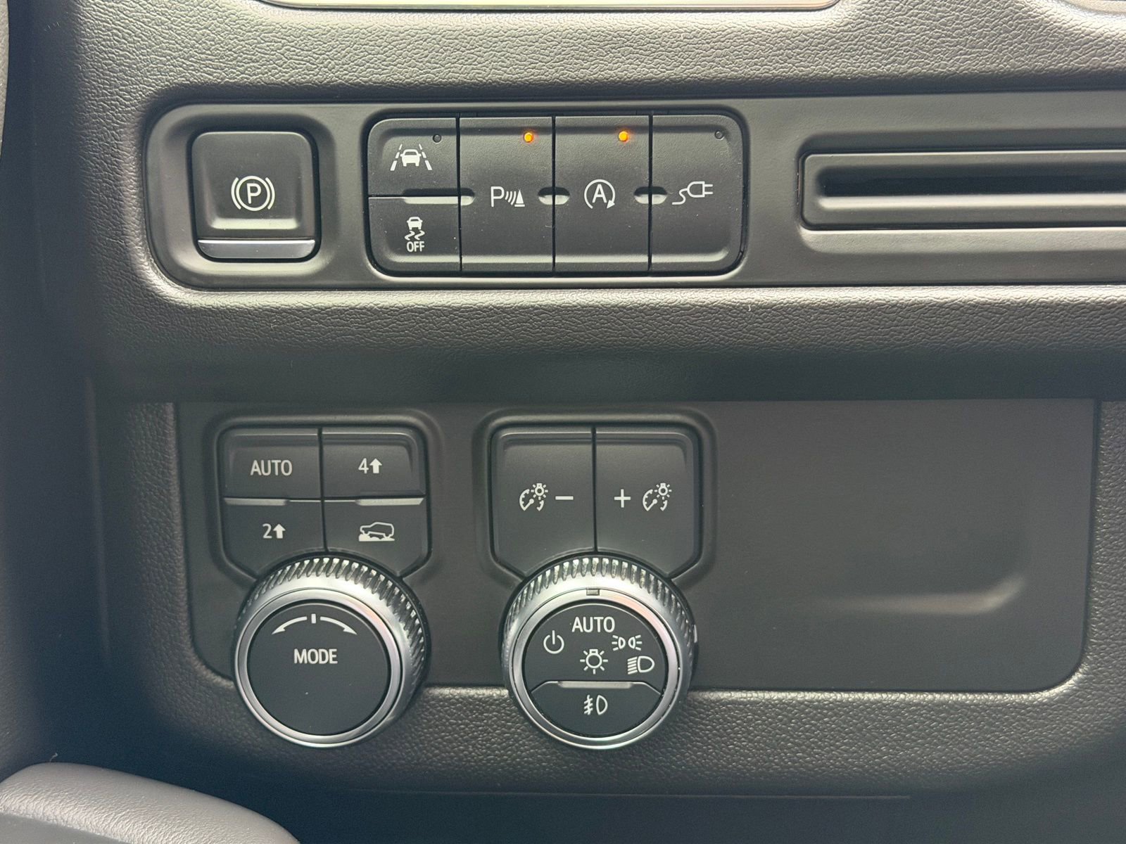 Used 2021 GMC Yukon SLE w/ Gmc Pro Safety Plus Package image 12