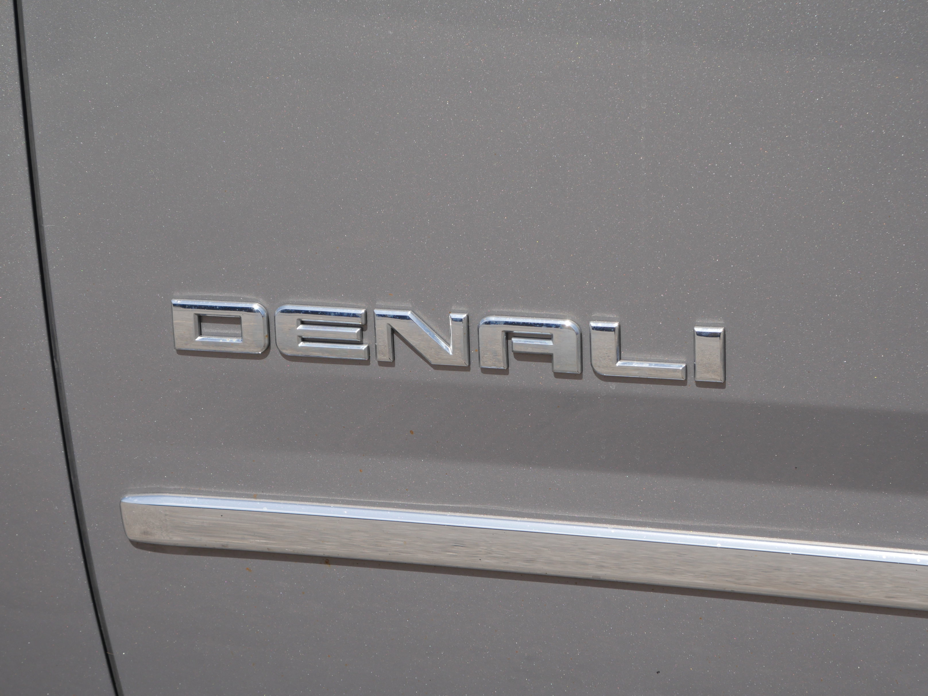 Used 2019 GMC Yukon Denali w/ Open Road Package AWD/4WD image 16