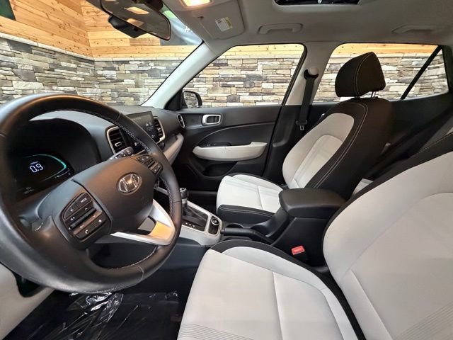 Used 2023 Hyundai Venue SEL FWD image 12