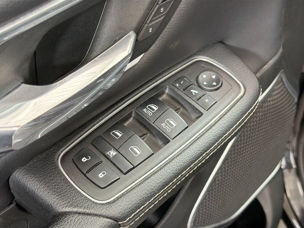 Used 2023 RAM 1500 Laramie AWD/4WD image 19