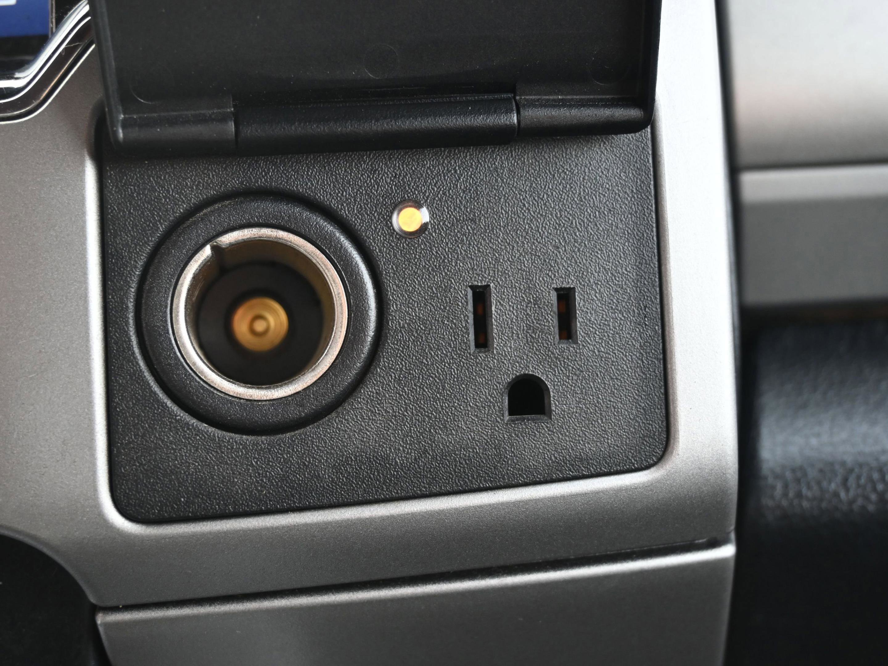 Certified 2022 Ford F350 Lariat w/ Lariat Ultimate Package image 6