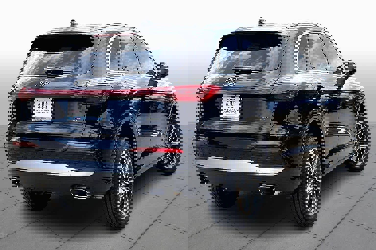 Certified 2025 Audi Q5 Premium w/ Convenience Package image 11