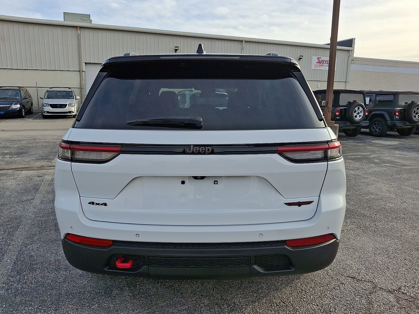 Used 2022 Jeep Grand Cherokee Trailhawk image 7
