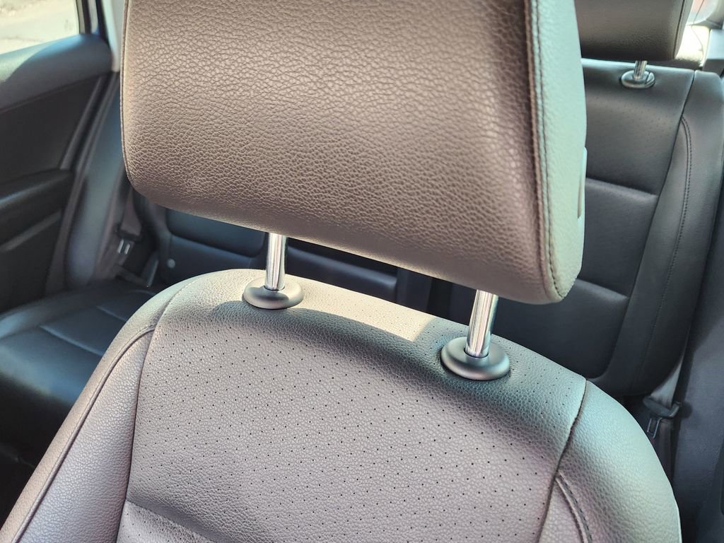 Used 2011 Volkswagen Tiguan SE image 5