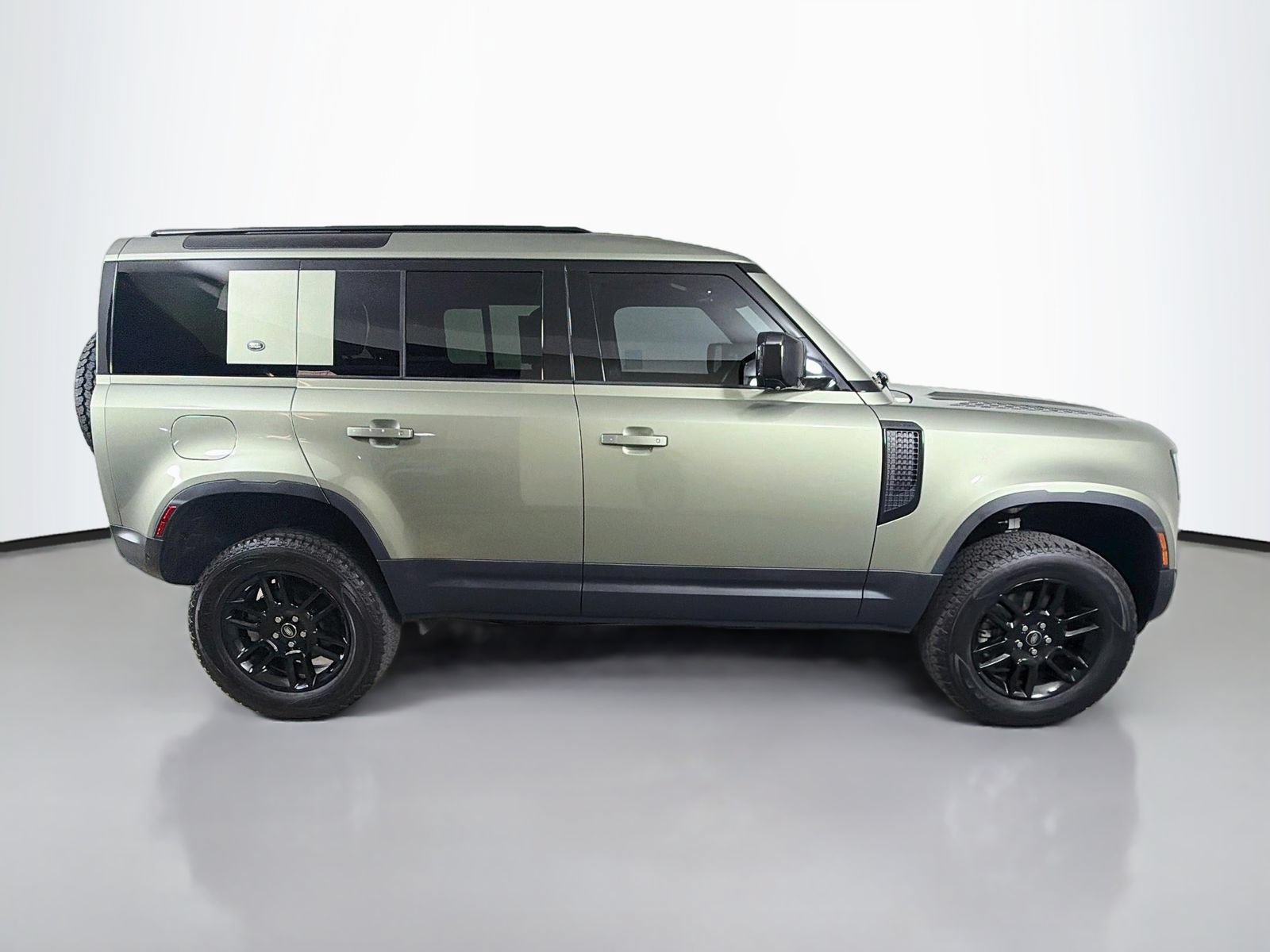 Used 2023 Land Rover Defender 110 S AWD/4WD image 6