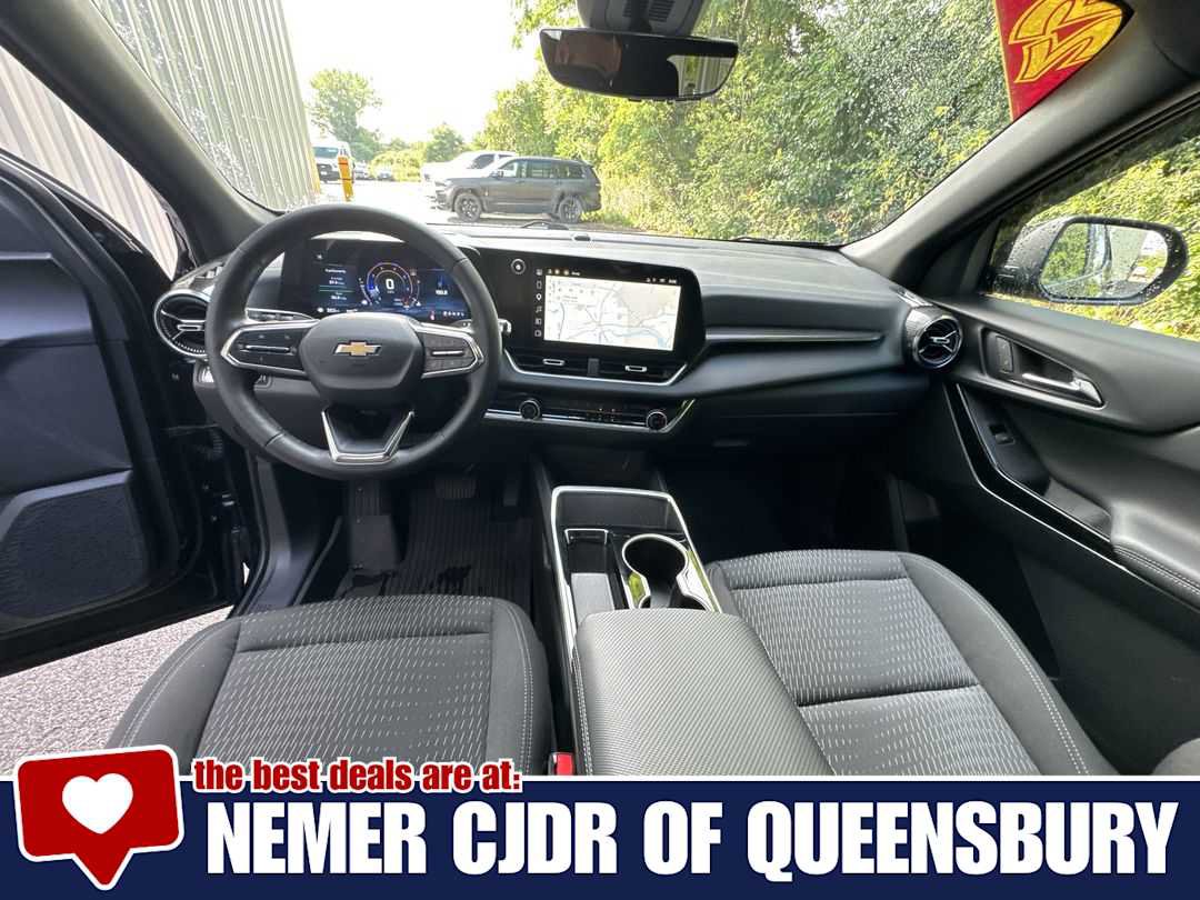 Used 2025 Chevrolet Equinox LT w/ Safety and Technology Package AWD/4WD image 21