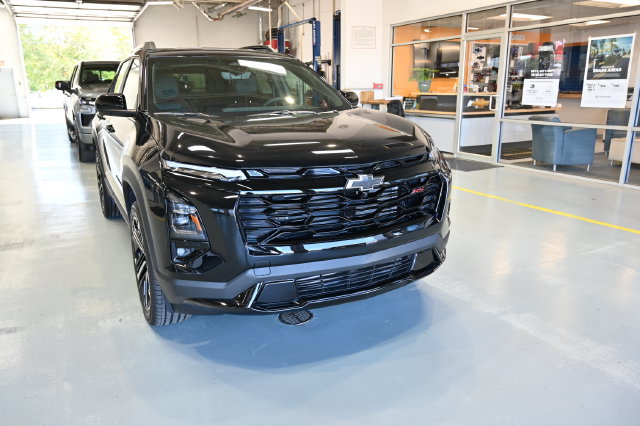 New 2027 Chevrolet Equinox RS w/ Safety and Technology Package AWD/4WD image 3