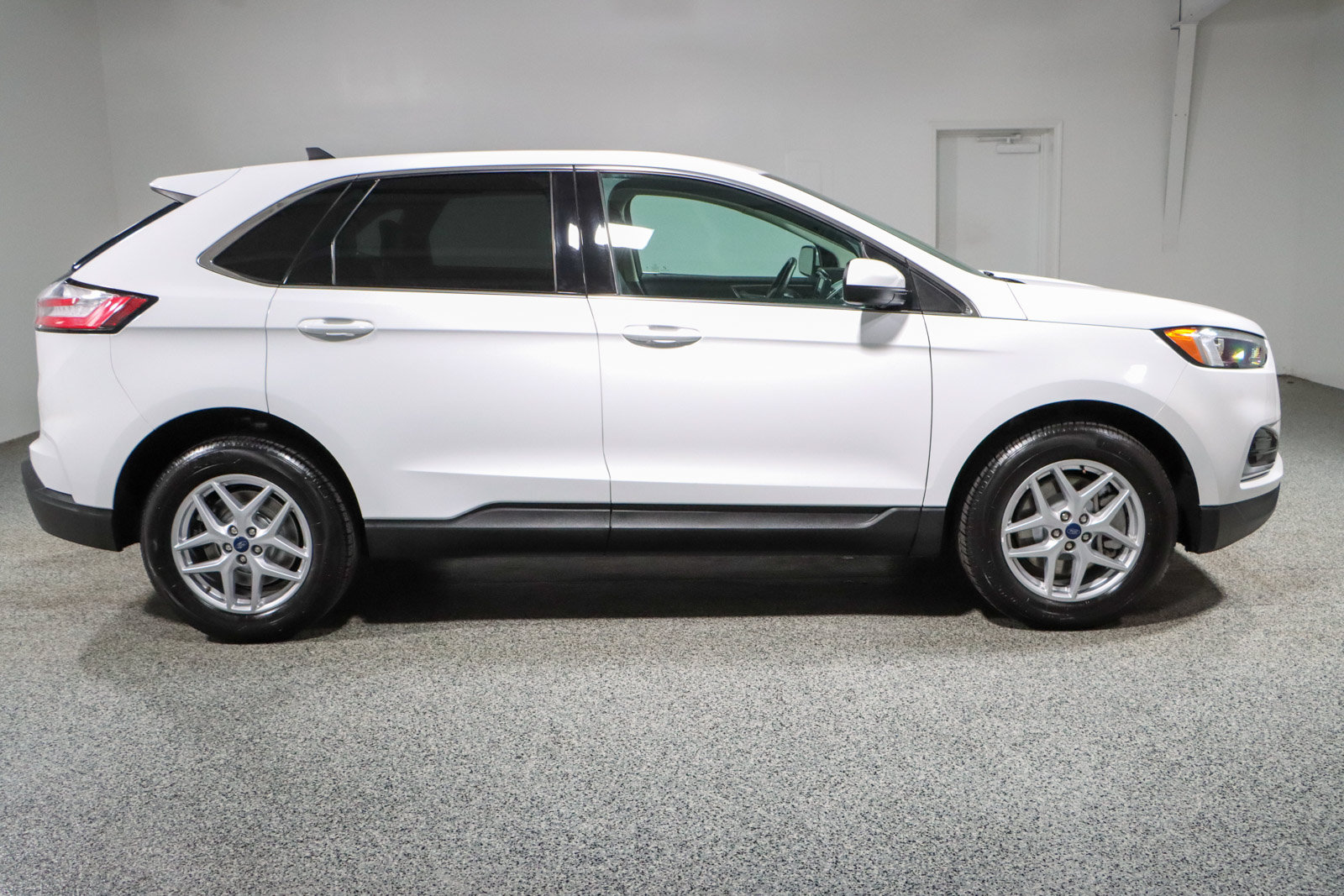 Used 2023 Ford Edge SEL AWD/4WD image 6