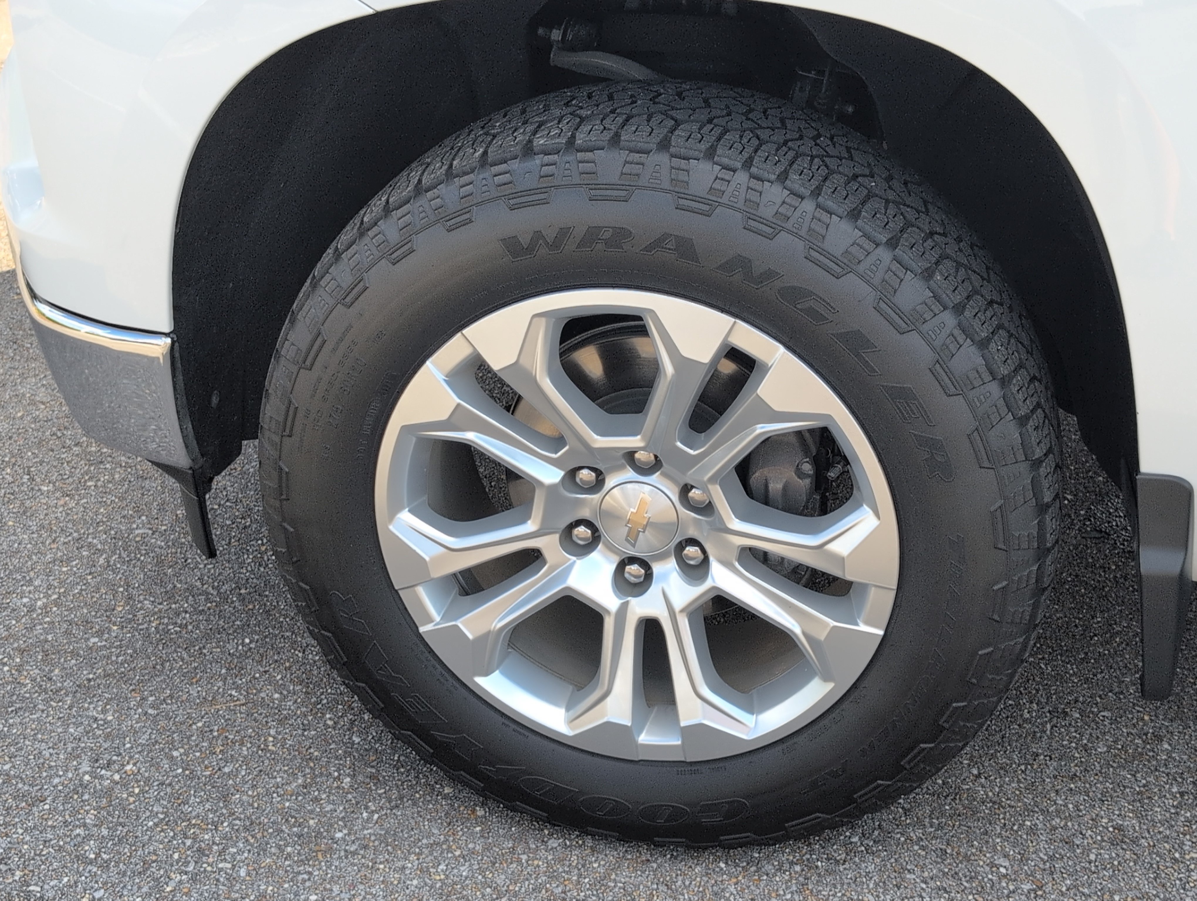 Used 2024 Chevrolet Silverado 1500 LTZ w/ LTZ Premium Package AWD/4WD image 11