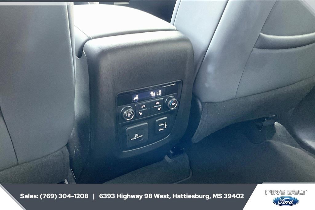 Used 2024 Buick Enclave Premium image 25