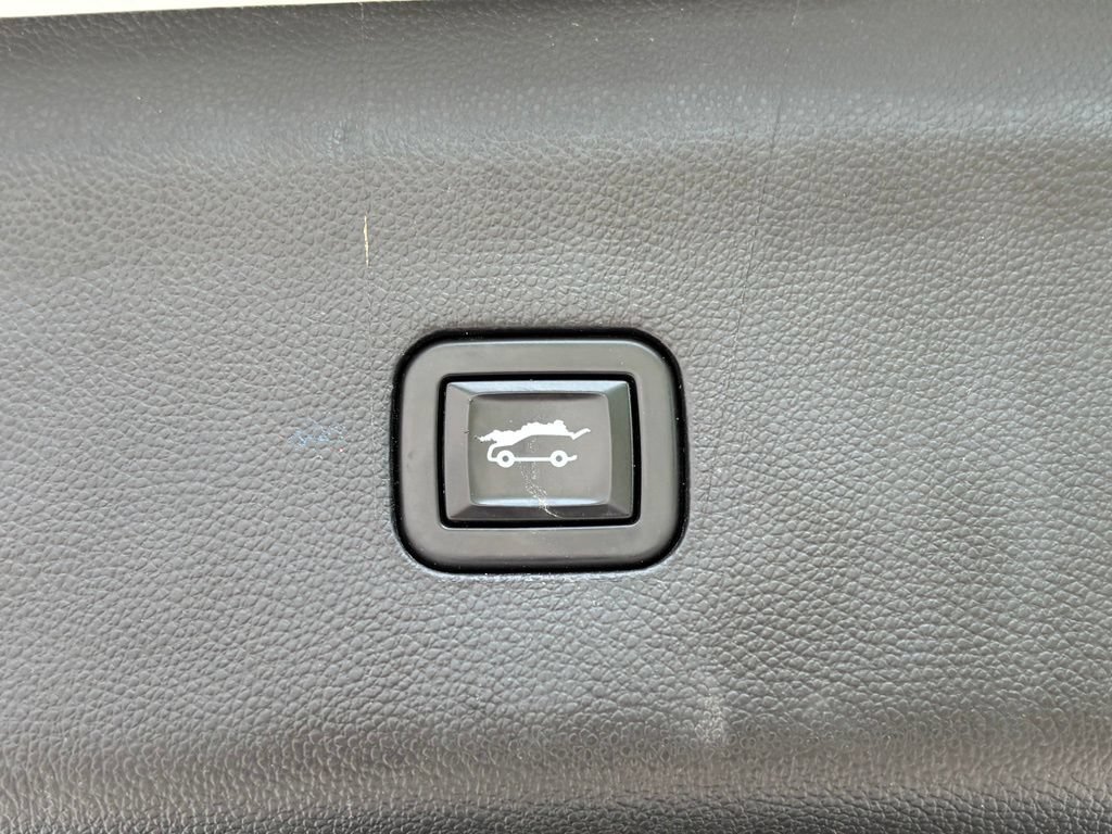 Used 2021 Buick Enclave Premium w/ Surround and Sites Package AWD/4WD image 7