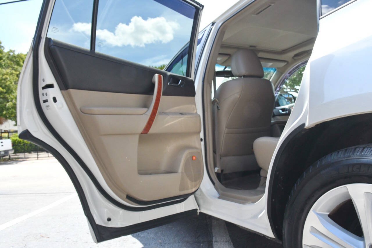Used 2010 Toyota Highlander Limited AWD/4WD image 17