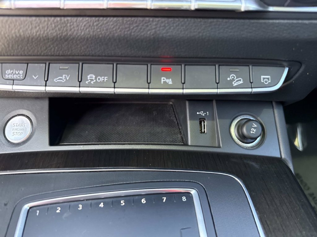 Used 2020 Audi Q5 e Premium Plus w/ Premium Plus Package AWD/4WD image 33