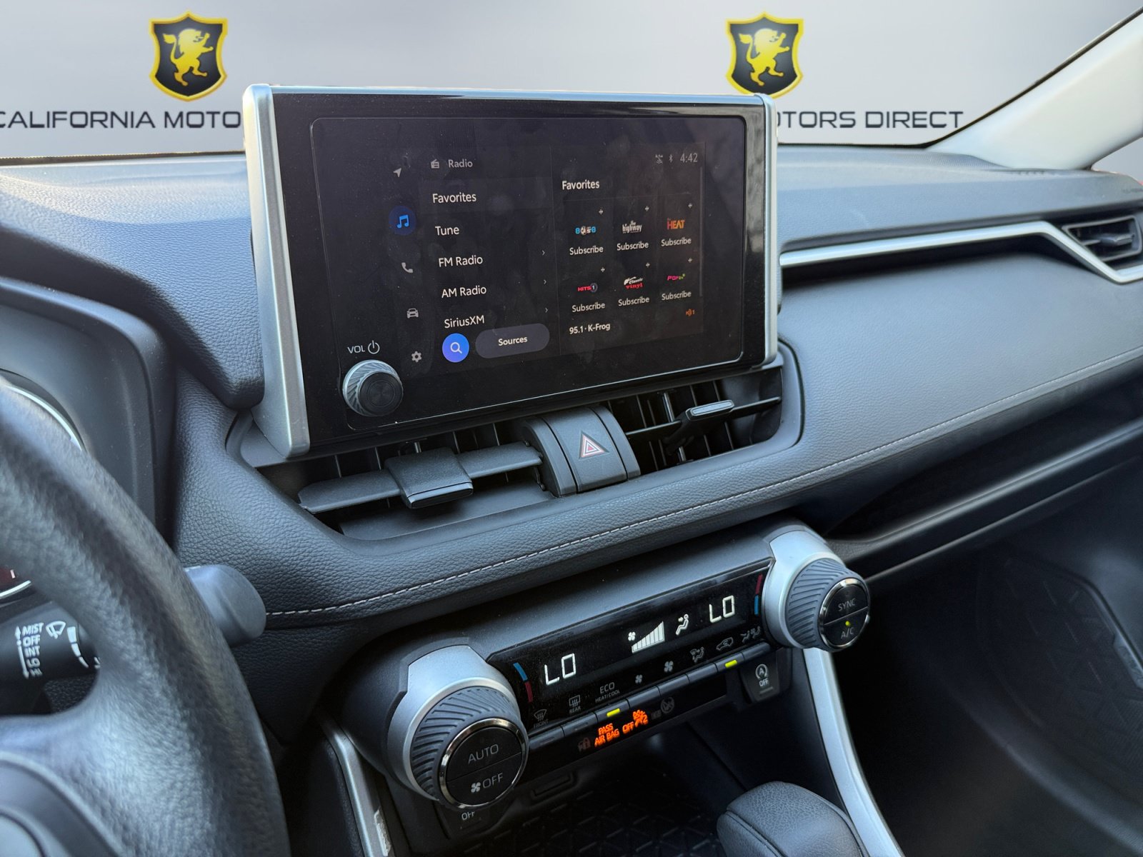 Used 2025 Toyota RAV4 XLE w/ Convenience Package FWD image 14