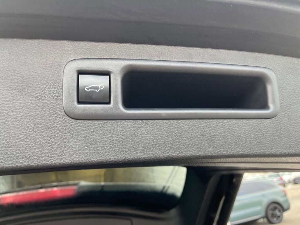 Used 2024 Toyota Highlander LE image 31