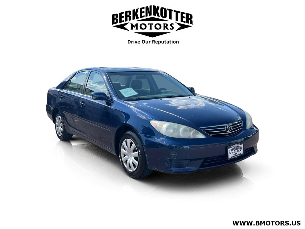 Used 2005 Toyota Camry LE FWD image 1