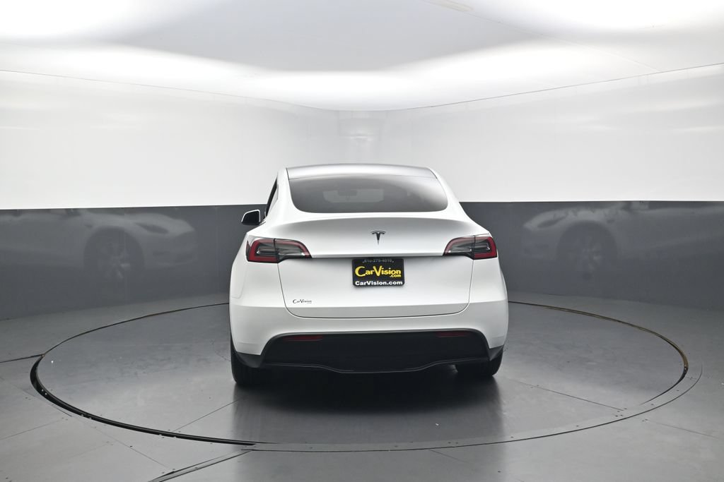Used 2024 Tesla Model Y 2WD image 35