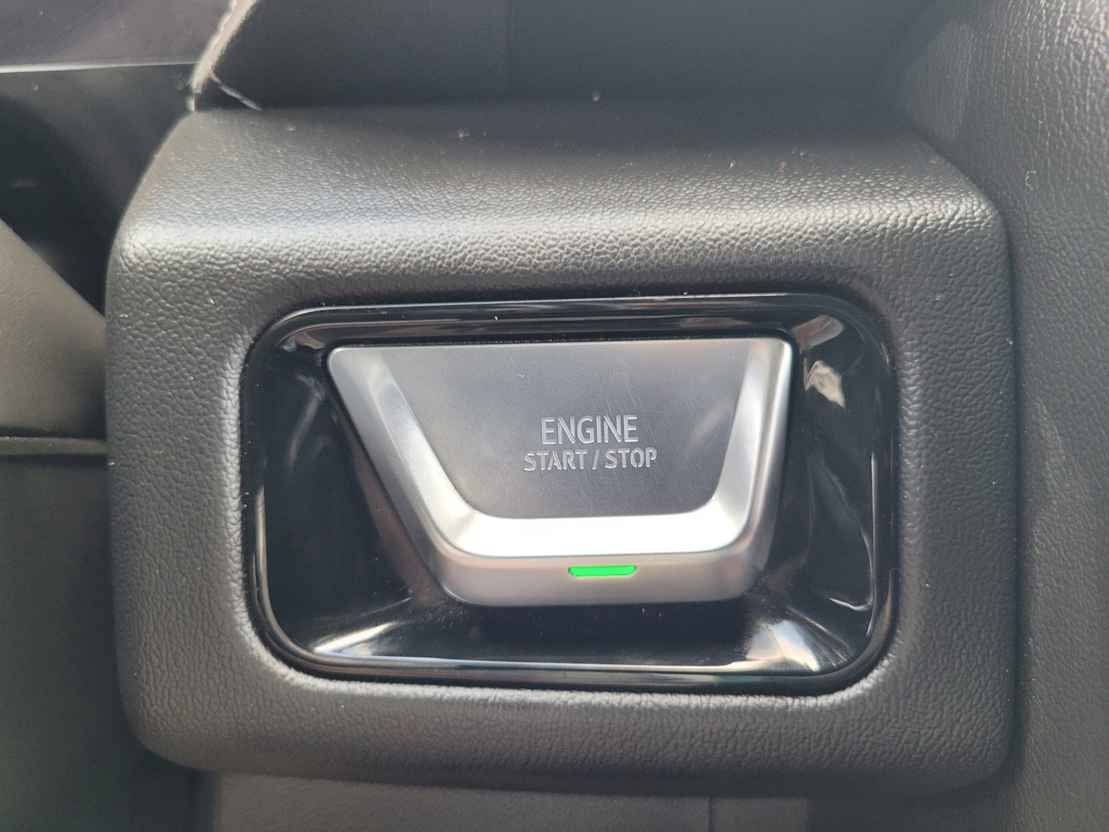 Used 2025 GMC Yukon Denali AWD/4WD image 23