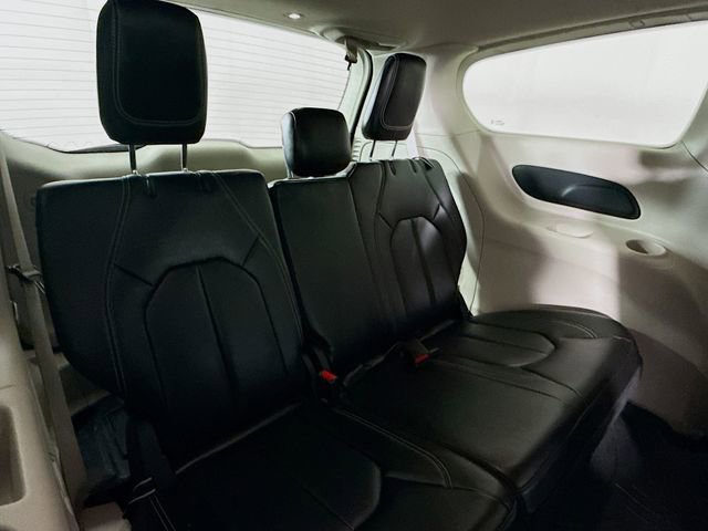 Used 2023 Chrysler Pacifica Touring-L image 24