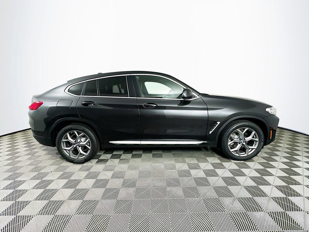 Used 2025 BMW X4 xDrive30i w/ Premium Package image 9
