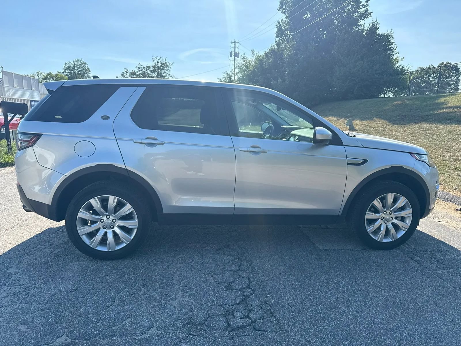 Used 2016 Land Rover Discovery Sport HSE Luxury AWD/4WD image 4