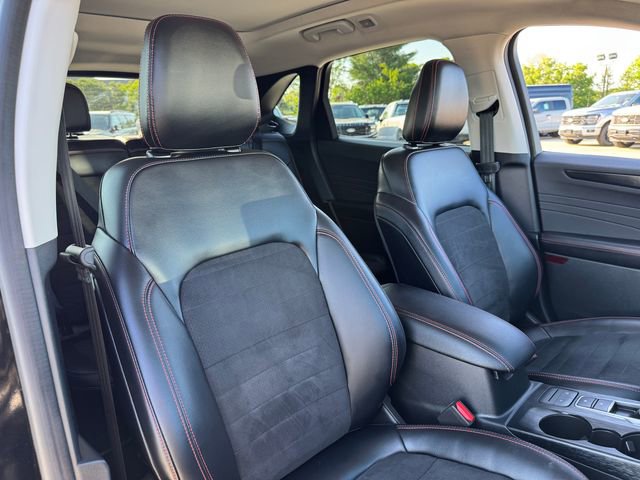 Certified 2022 Ford Escape SEL w/ SEL Stealth AWD Package image 19