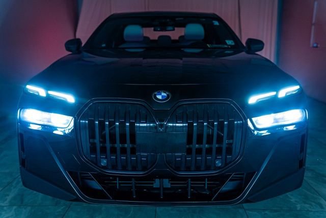 Used 2023 BMW 760i xDrive image 36