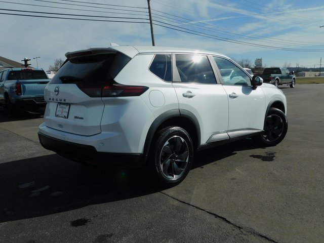 Used 2024 Nissan Rogue SV image 7