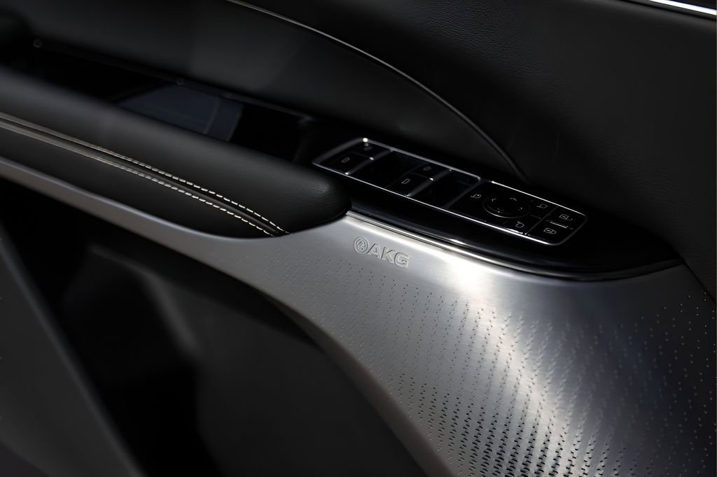 Used 2025 Cadillac Lyriq Luxury w/ LPO, Floor Liner Package image 20