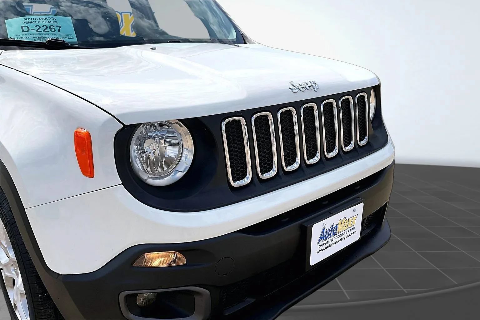 Used 2017 Jeep Renegade Latitude AWD/4WD image 30