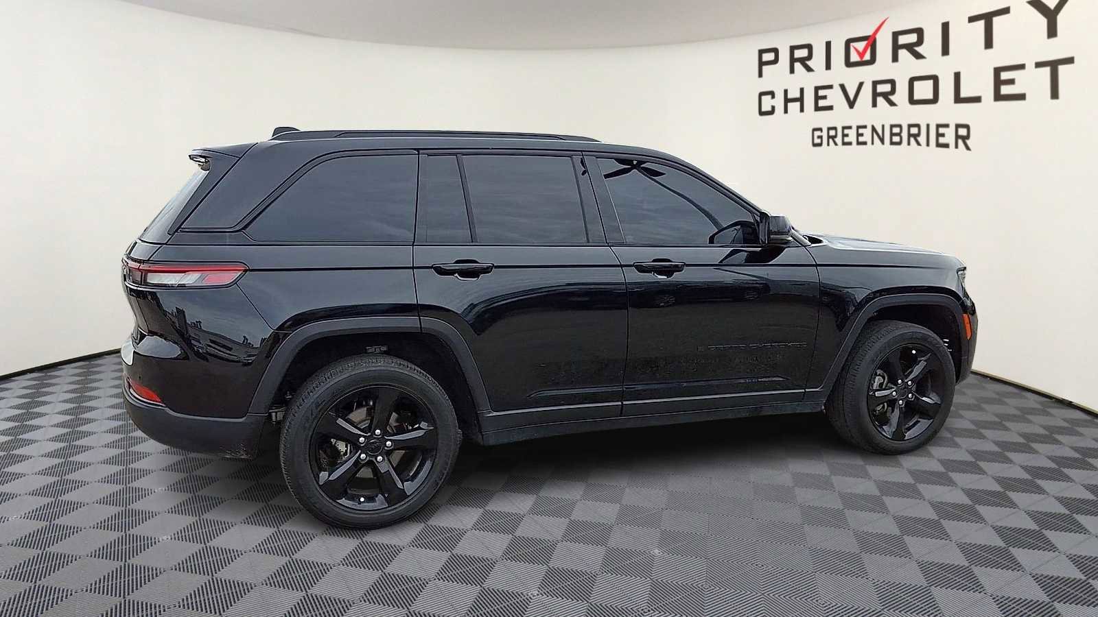 Used 2024 Jeep Grand Cherokee Altitude image 9