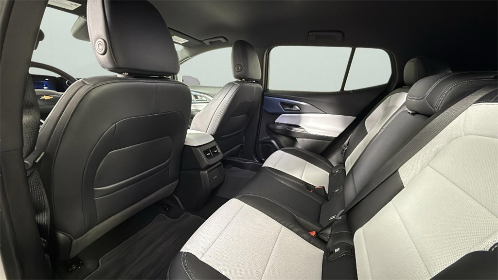 Used 2025 Chevrolet Equinox EV LT image 28