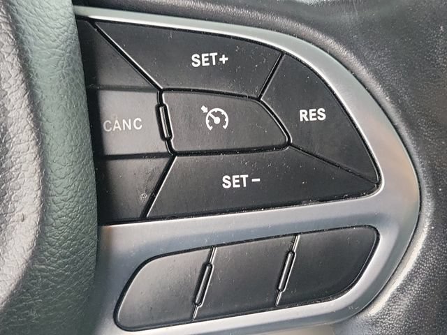 Used 2019 Chrysler Pacifica Touring-L FWD image 9