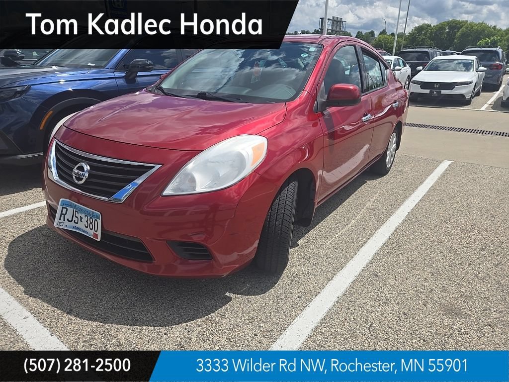 Used 2014 Nissan Versa SV FWD image 1