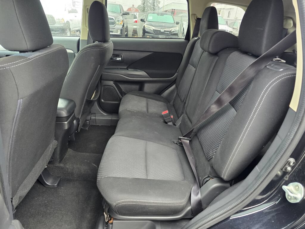 Used 2018 Mitsubishi Outlander ES FWD image 16