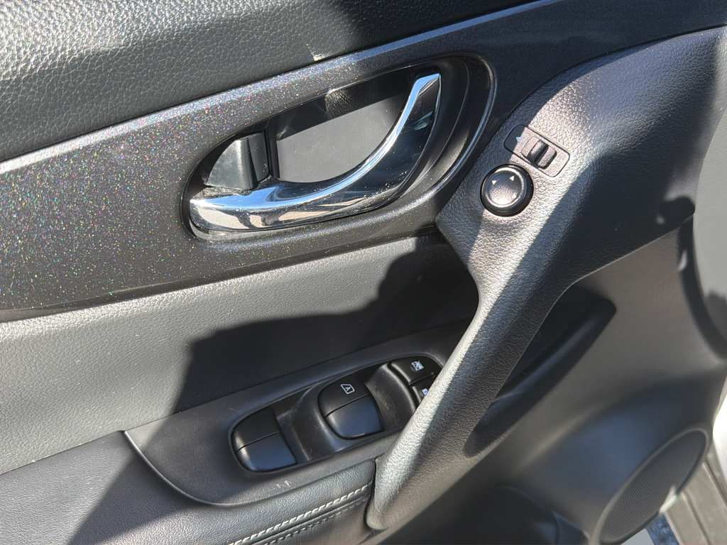 Used 2020 Nissan Rogue SV FWD image 20