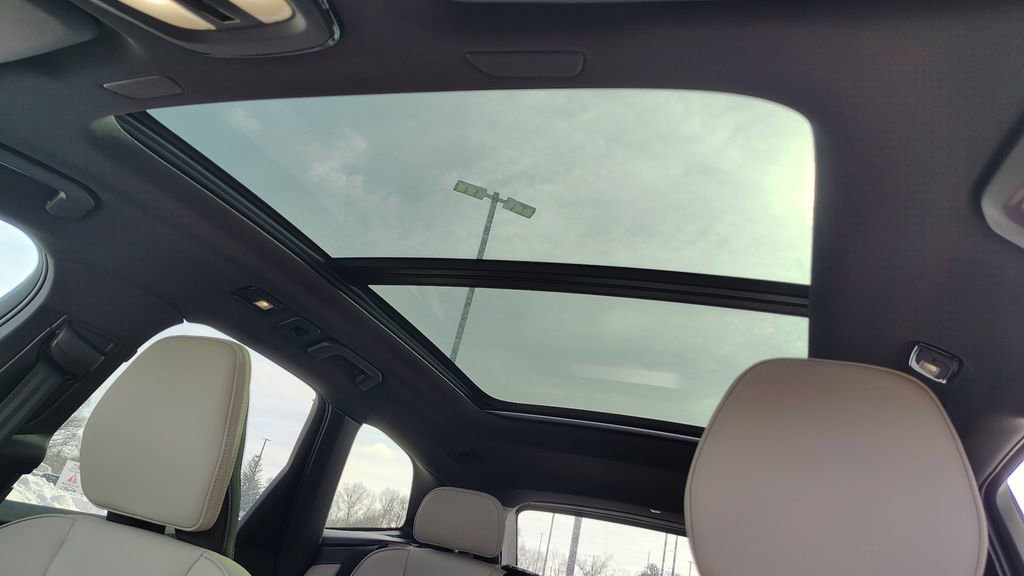 New 2026 Volvo XC60 B5 Plus w/ Protection Package Premier image 25