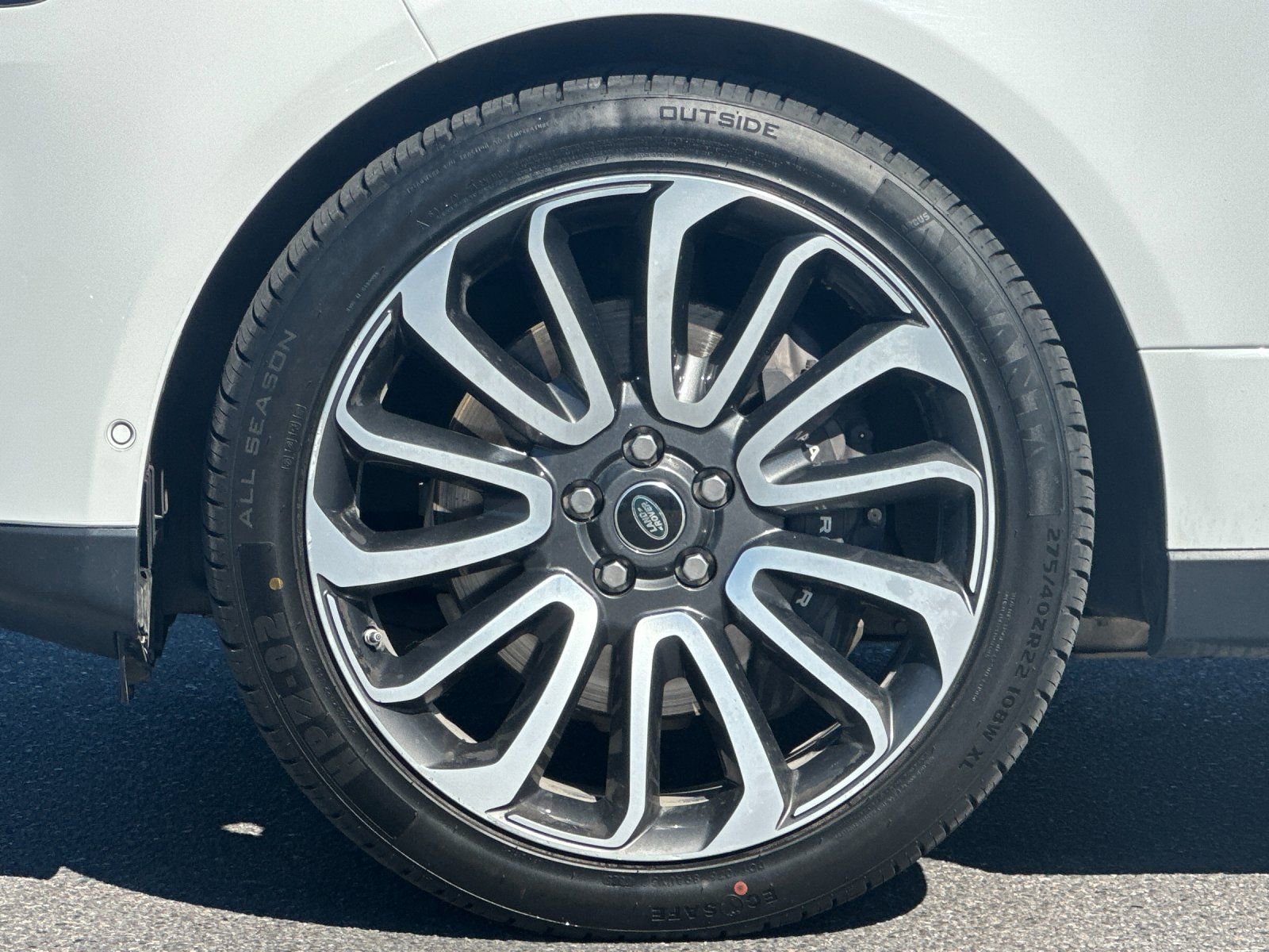 Used 2020 Land Rover Range Rover HSE image 32