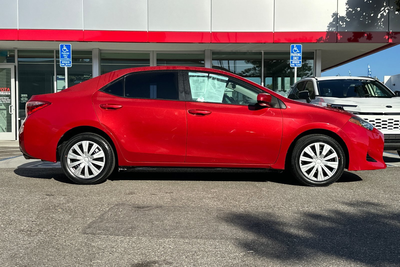 Used 2019 Toyota Corolla LE w/ Carpet Mat Package (TMS) FWD image 3