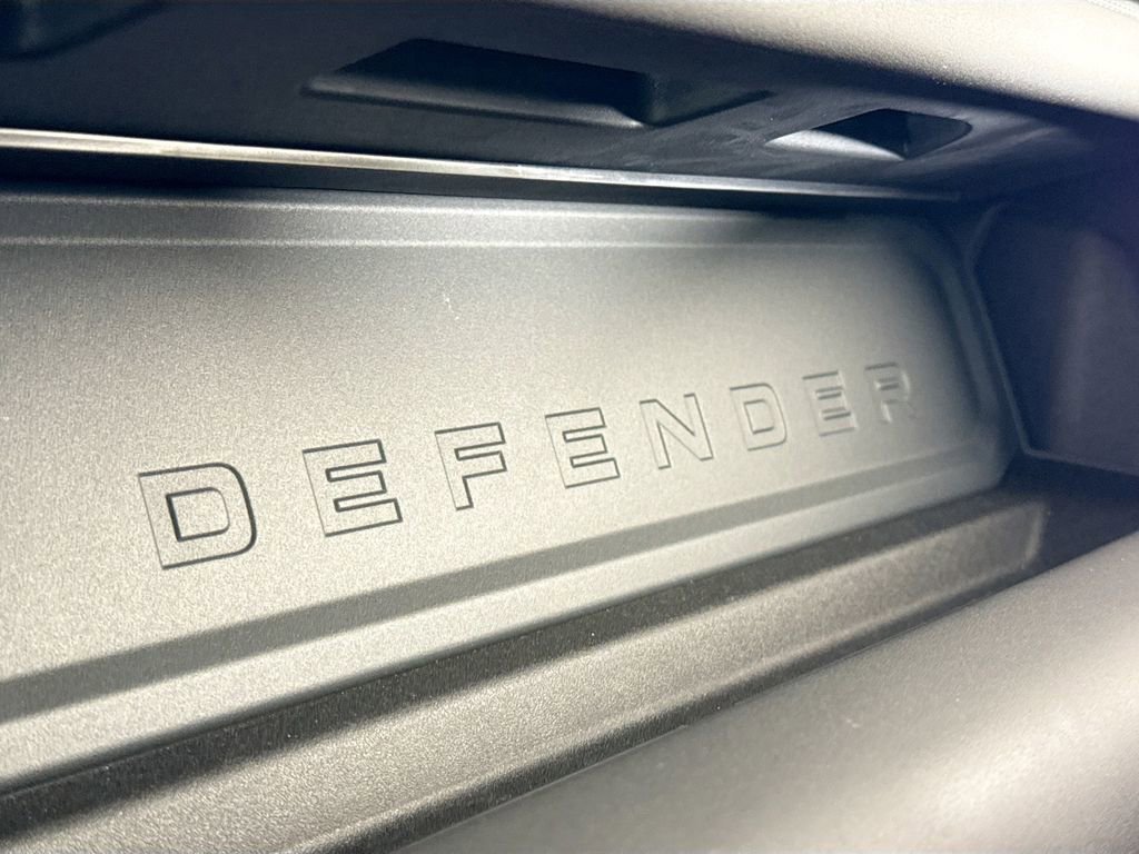 Used 2025 Land Rover Defender 110 X-Dynamic SE AWD/4WD image 22