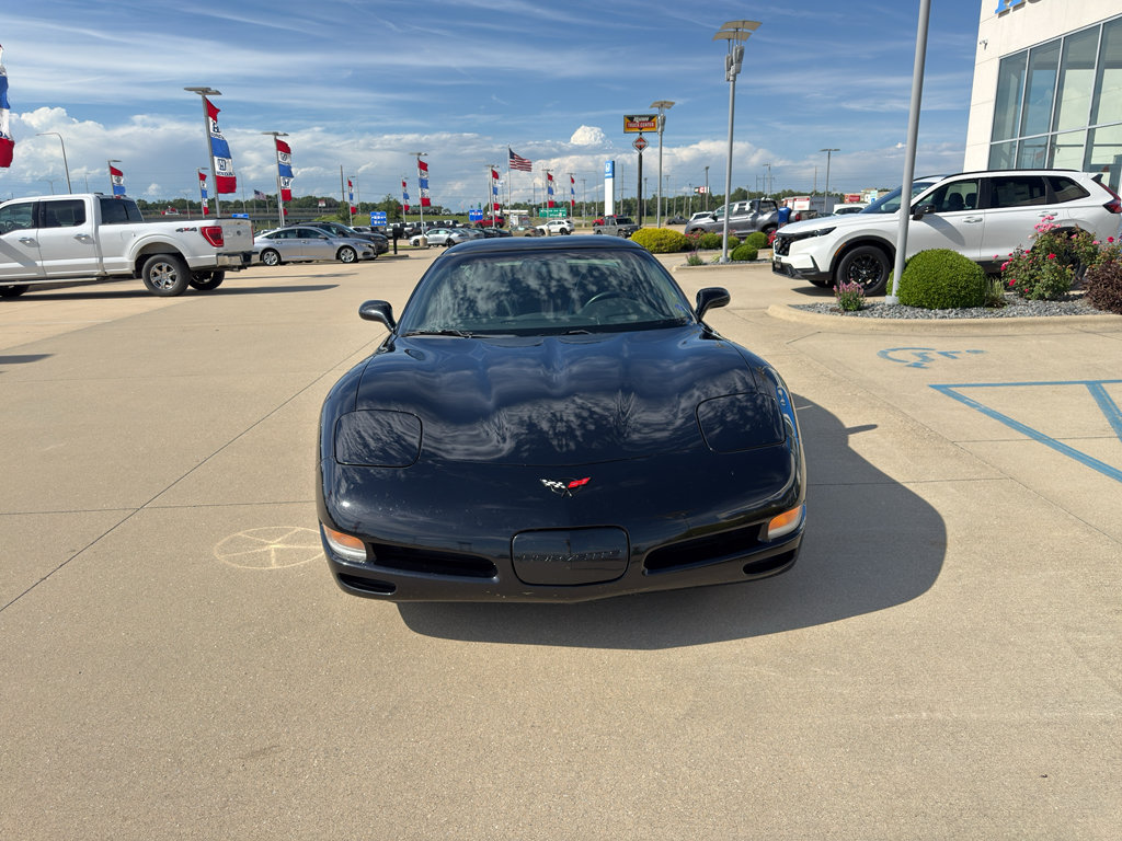 Used 2004 Chevrolet Corvette Coupe w/ Preferred Equipment Group RWD image 2