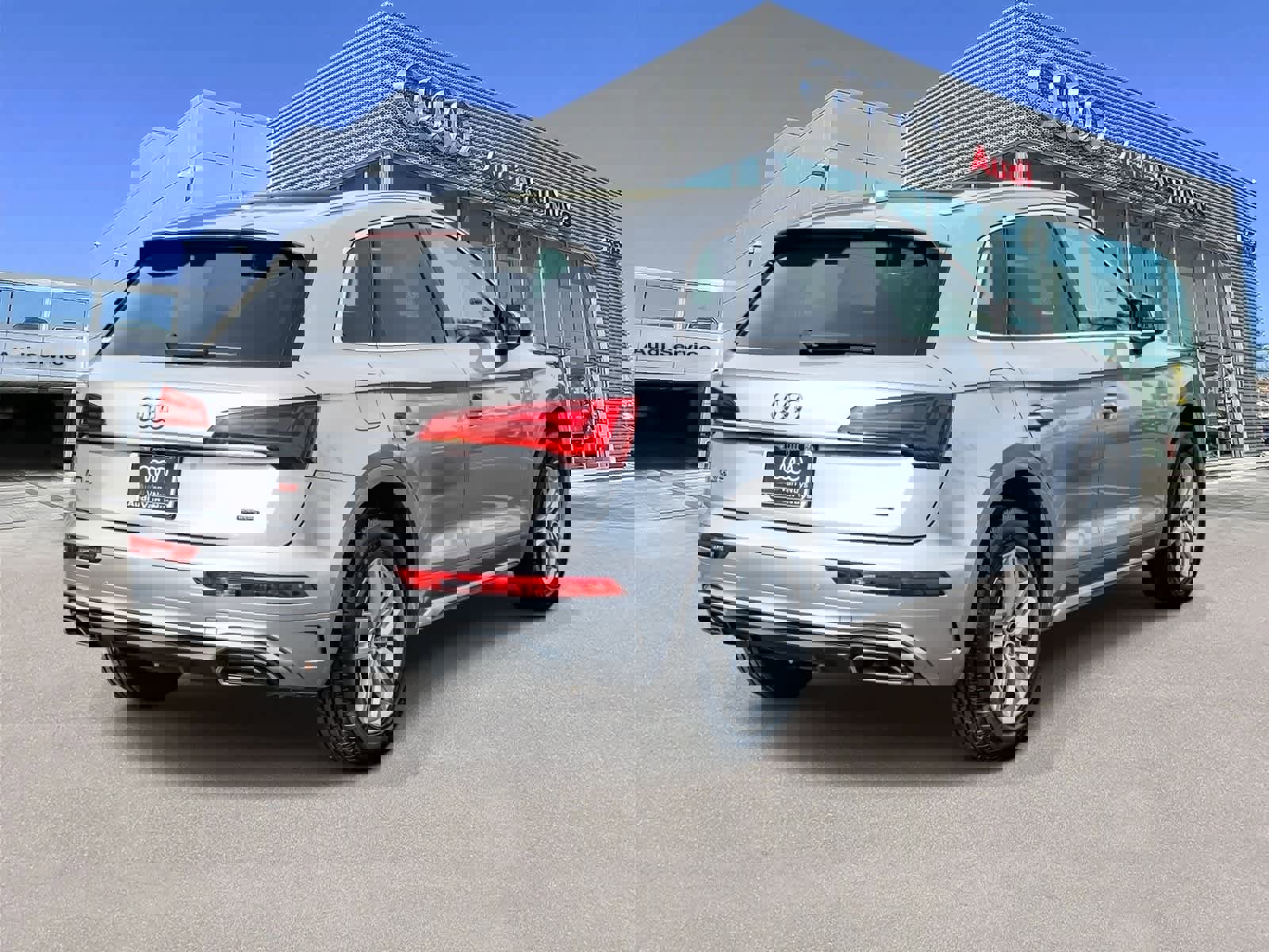 Used 2023 Audi Q5 2.0T Premium w/ Convenience Package image 4