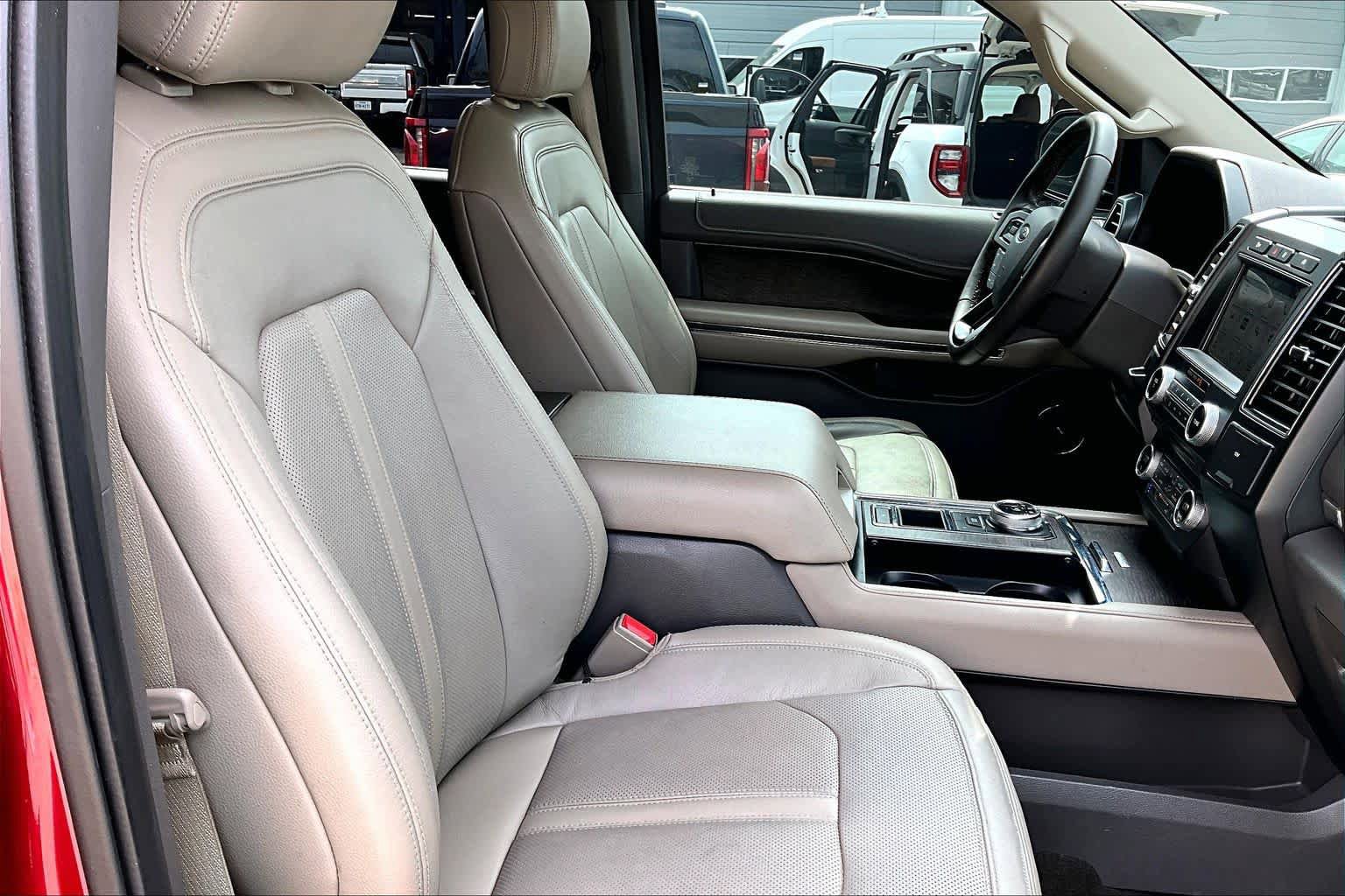 Used 2018 Ford Expedition Limited w/ Equipment Group 301A RWD image 9