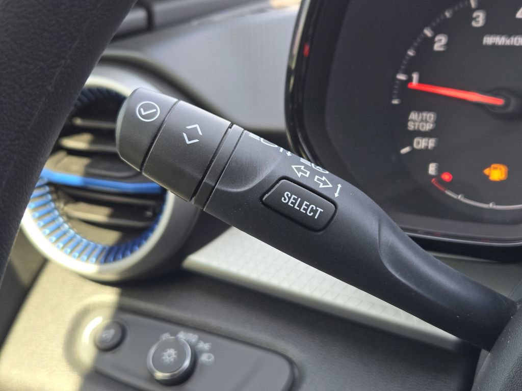 Used 2025 Chevrolet Trax LS w/ LS Convenience Package image 17