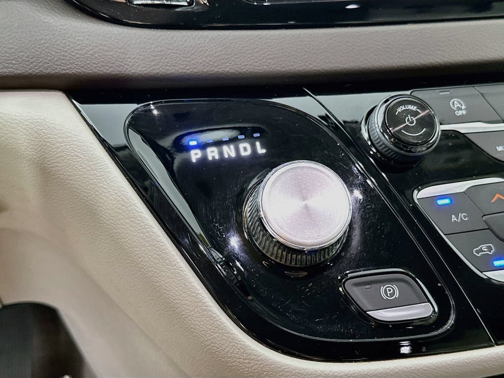 Certified 2018 Chrysler Pacifica Touring-L FWD image 23
