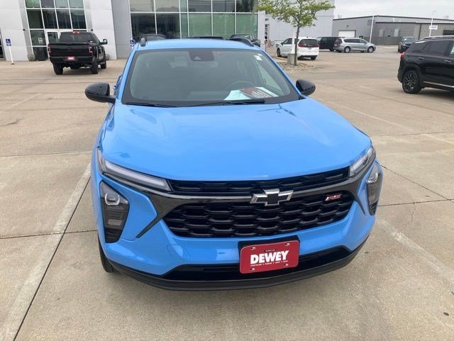 Used 2024 Chevrolet Trax RS w/ Driver Confidence Package FWD image 2