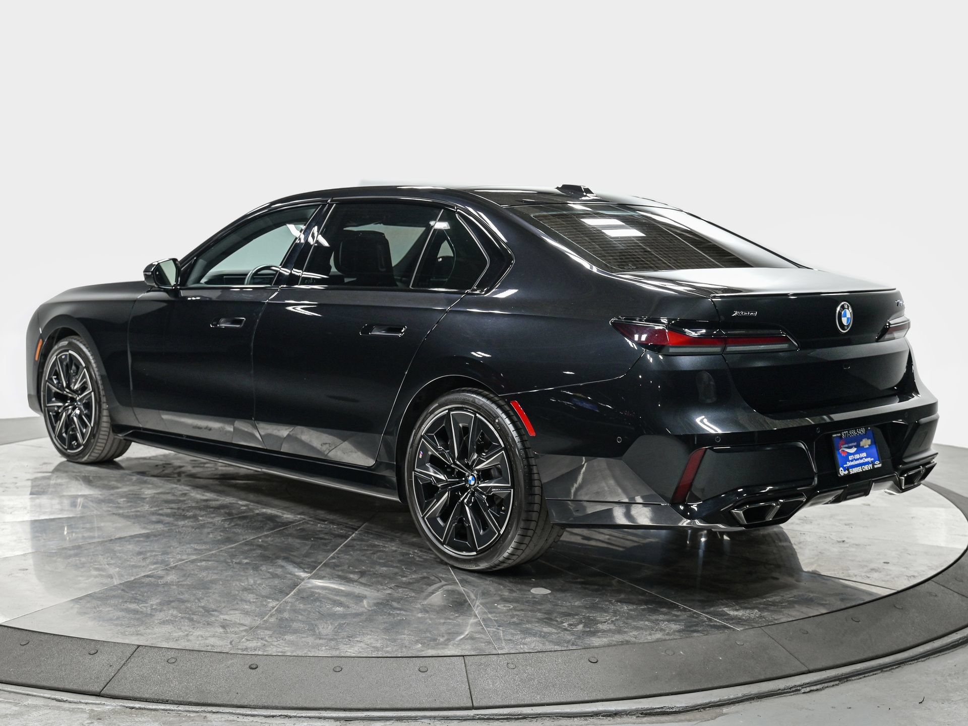 Used 2024 BMW 760i xDrive w/ Premium Package 2 AWD/4WD image 5