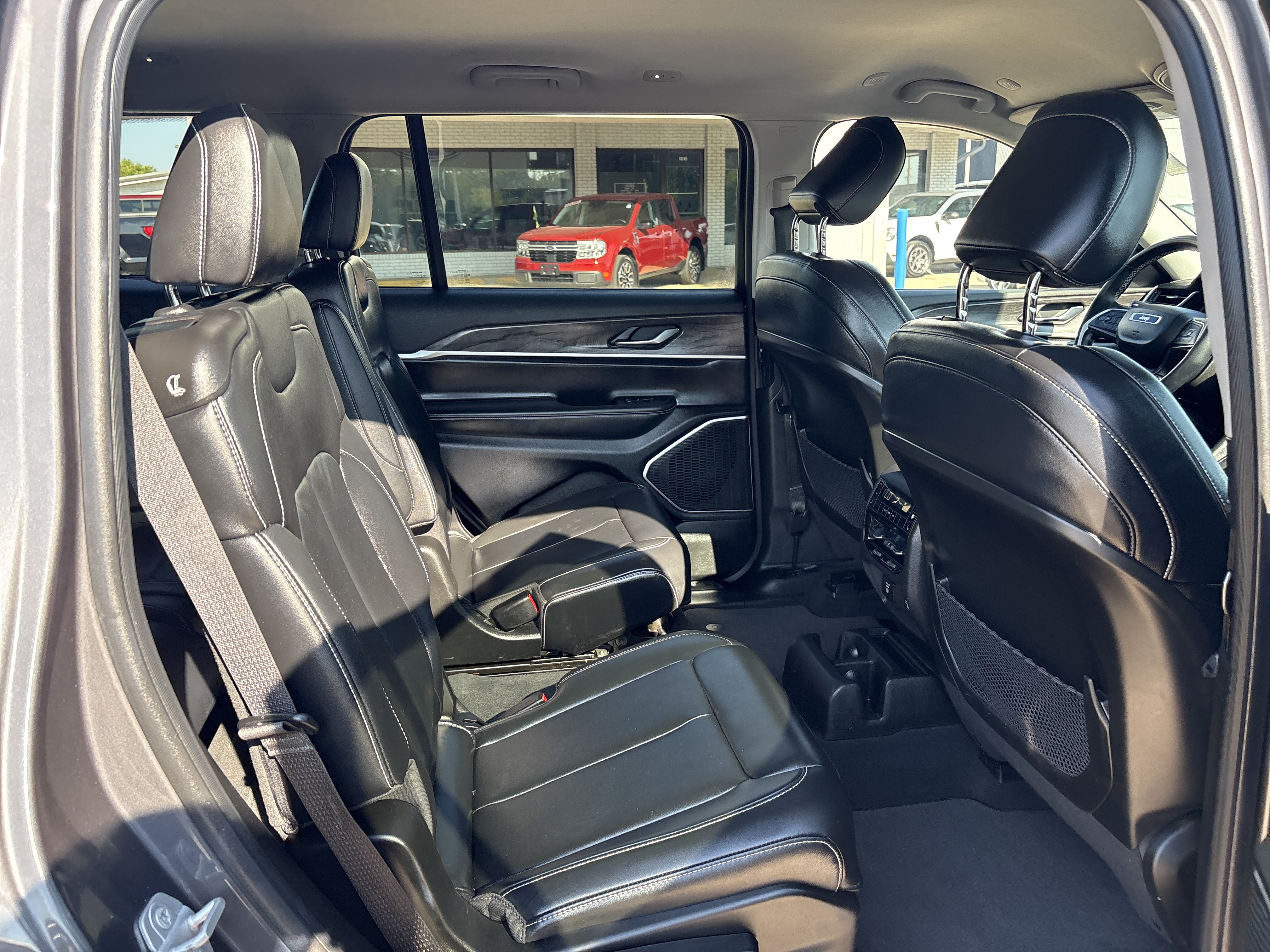 Used 2022 Jeep Grand Cherokee L Limited AWD/4WD image 8