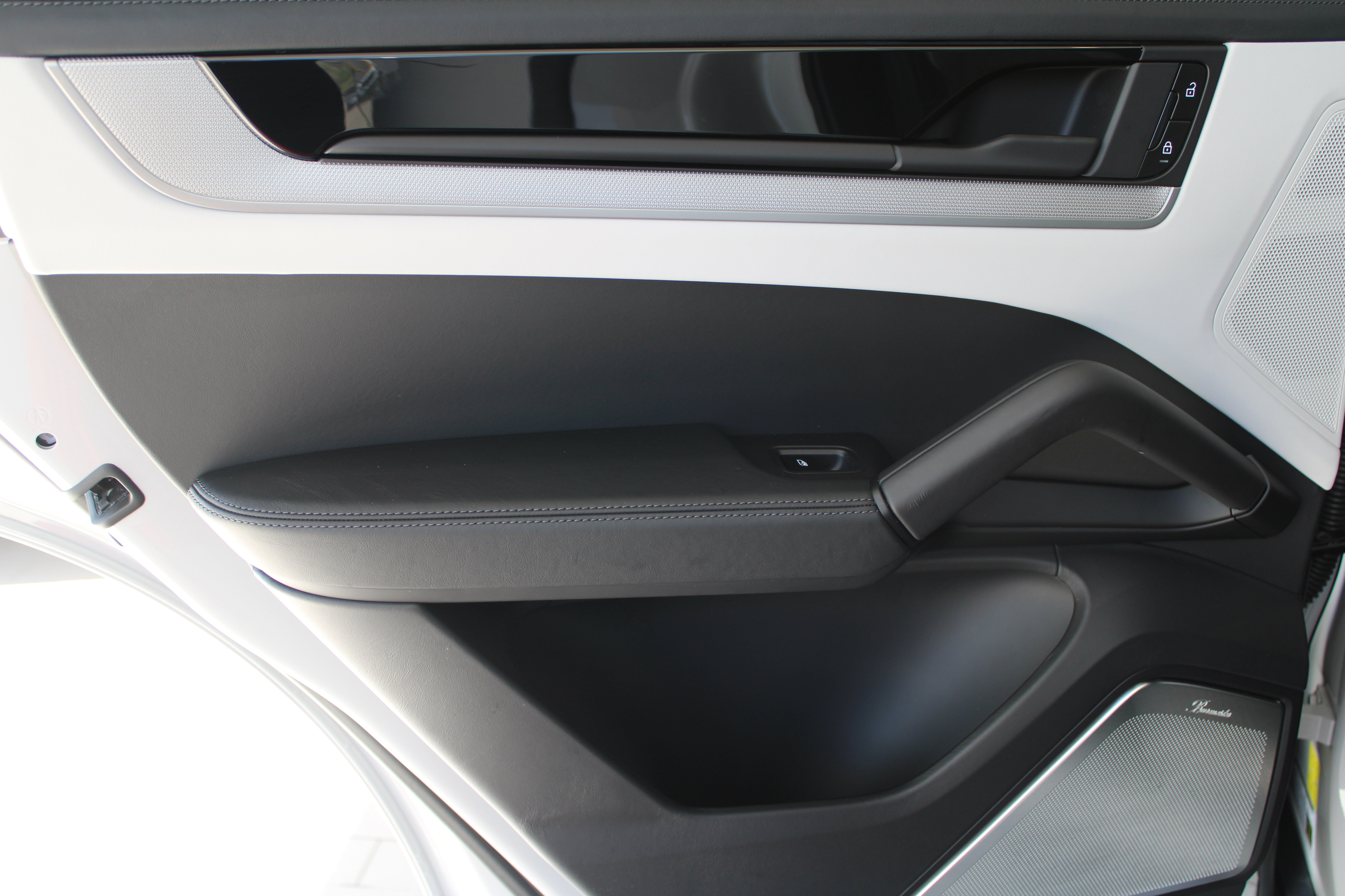 Certified 2025 Porsche Cayenne S AWD/4WD image 29